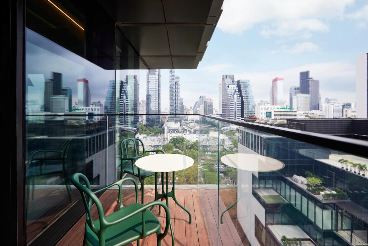 The Standard, Bangkok Mahanakhon Exteriér fotografie A balcony in Bangkok, Thailand