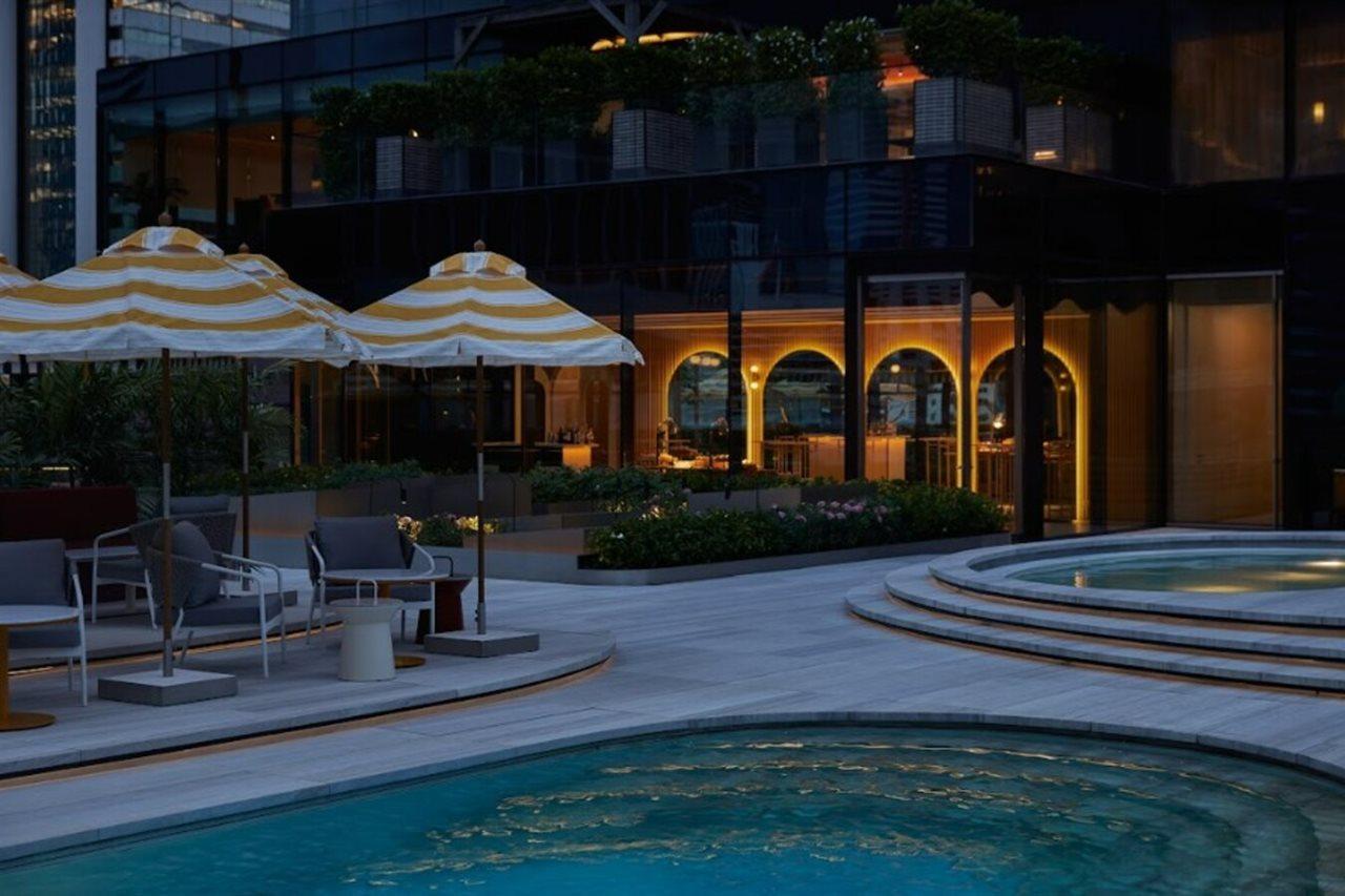 The Standard, Bangkok Mahanakhon Exteriér fotografie The swimming pool at the hotel