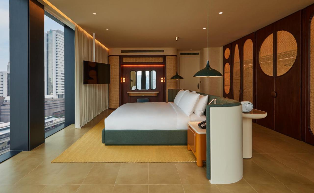 The Standard, Bangkok Mahanakhon Exteriér fotografie A bedroom at the hotel